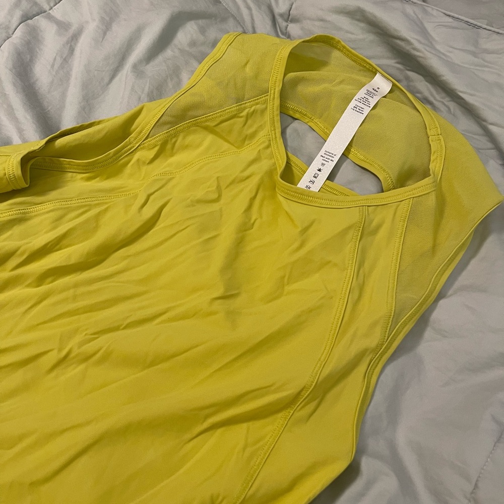 NWOT LULULEMON TANK TOP SIZE 8 NEVER WORN - Picture 2 of 3